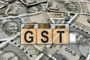 बरेली : सिगरेट और गुटखे से भरे ट्रक कागजों में दौड़ाकर की करोड़ों की कर चोरी