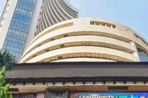 India-US trade से जुड़ी अनिश्चितता के बीच शेयर बाजार पर बना दबाव, एशियाई बाजारों में कमजोर रुख से सेंसेक्स-निफ्टी फिसला  