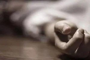 खेत में 11वीं कक्षा के छात्र का शव मिलने से हड़कंप: शरीर पर मिले चाकू के कई वार, जांच में जुटी पुलिस 