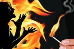 दुस्साहस : ओडिशा में सहेली के घर जा रही नाबालिग छात्रा को जिंदा जलाया, पेट्रोल डालकर जलती तीली फेंकी 