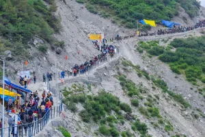 Amarnath Yatra 2025: छठे जत्थे में 8,600 से अधिक तीर्थयात्री जम्मू आधार शिविर से हुए रवाना, जानिए अब कितने भक्तों ने किए बाबा के दर्शन 