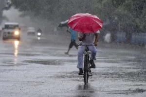 UP Weather: झमाझम बारिश से मौसम हुआ सुहाना, गर्मी से राहत मिली, लेकिन कई गांवों पर मंडराया बाढ़ का खतरा