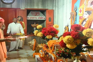 Guru Purnima 2025: गुरु पूर्णिमा पर मुख्यमंत्री योगी ने किया महायोगी गोरखनाथ का विशिष्ट पूजन, देखें तस्वीरें... 