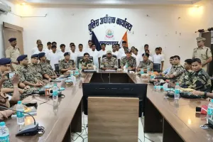 छत्तीसगढ़ में 22 नक्सलियों ने फेंकी बंदूक, सुरक्षाबलों के समक्ष किया सरेंडर, 37.50 लाख रुपये का था इनाम