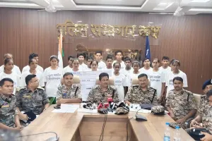 छत्तीसगढ़ के सुकमा में 22 नक्सलियों ने फेंकी बंदूक, सुरक्षाबलों के समक्ष किया सरेंडर, 1.18 करोड़  रुपये का था इनाम