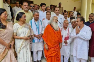 Tribute: पंकज चौधरी, रीता बहुगुणा व राम विलास वेदांती ने स्व. आनंद सिंह को दी श्रद्धांजलि