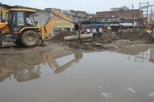 कानपुर: खेतनुमा सड़कें, गोदाम तक जलभराव, ट्रांसपोर्ट नगर को कोई तो बचाओ...