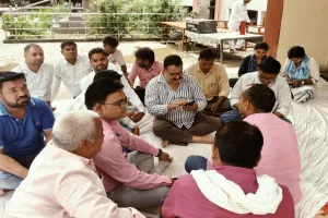 बाराबंकी: लेखपाल आत्महत्या प्रकरण में जोरदार विरोध प्रदर्शन सीएम को भेजा पत्र, उच्चस्तरीय जांच की उठी मांग 