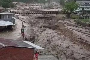 हिमाचल में मानसून का कहर: मंडी में बादल फटने से एक व्यक्ति की मौत, 12 लोग लापता, नदियां-नाले उफान पर