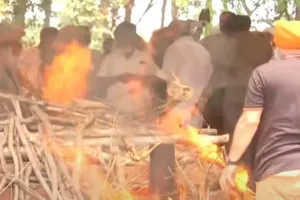 बुजुर्ग मैराथन धावक फौजा सिंह का राजकीय सम्मान के साथ किया गया अंतिम संस्कार, बेटे ने दी मुखाग्नि