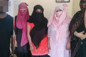 बरेली पुलिस का बड़ा एक्शन: गांव में चल रहा था धड़ल्ले से चल रहा था देह व्यापार का धंधा, 4 महिलाओं समेत 5 गिरफ्तार