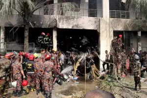 बांग्लादेश में बड़ा हादसा: स्कूल परिसर में गिरा वायुसेना का विमान, हादसे में 19 लोगों की मौत, 164 घायल