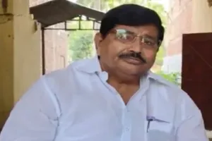 सपा विधायक रिजवी ने कांवड़ यात्रियों को बताया अनपढ़ तो भड़के मंत्री दयाशंकर सिंह, कहा- शिव भक्त...