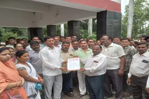  गोंडा: शिक्षामित्रों ने किया बीएलओ कार्य के बहिष्कार का ऐलान, बकाया मानदेय भुगतान न करने का आरोप 