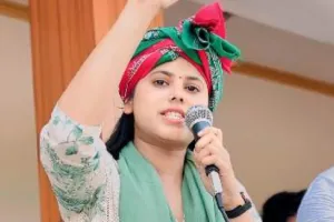 सपा सांसद प्रिया सरोज ने केंद्र सरकार को लिखा पत्र, यूपी में स्कूल मर्जर नीति को रद्द करने की मांग 