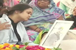 पहलगाम हमले में मारे गए सभी 26 लोगों को सरकार दे “शहीद” का दर्जा, शुभम द्विवेदी की पत्नी ऐशन्या ने की मांग 