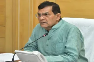 UP: ऊर्जा मंत्री एके शर्मा ने सपा-कांग्रेस को दी नसीहत, कहा- पहले खुद देखो आईना...