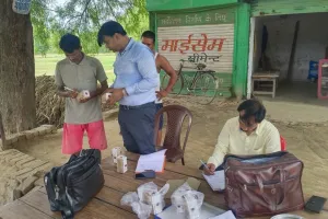 बाराबंकी में खाद्य विभाग की बड़ी कार्रवाई, 100 किलो पनीर और 110 किलो सड़े फल कराया नष्ट, 9 नमूने भेजे लैब