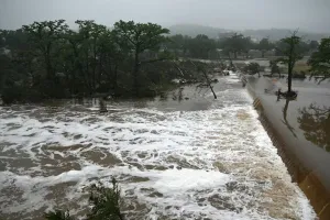 अमेरिका के टेक्सास में बाढ़ का कहर,  51 लोगों की मौत, 27 लड़कियां लापता