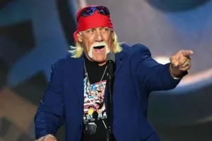 WWE सुपरस्टार पहलवान Hulk Hogan ने 71 साल की उम्र में दुनिया को कहा अलविदा, Heart attack आने से हुआ निधन