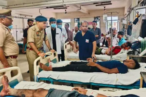 हरदोई में पुलिस-बाईकर्स गैंग की मुठभेड़, कान से कुंडल नोंच कर भाग रहे बदमाशों के पैर में लगी गोली, सर्च आपरेशन जारी  