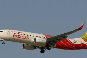 एयर इंडिया एक्सप्रेस की दुबई जाने वाली फ्लाइट हुई लेट, यात्रियों ने जमकर काटा हंगामा