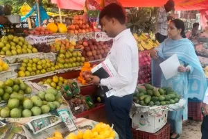 कावड़ यात्रा मार्ग पर खाद्य विभाग का विशेष अभियान जारी: सड़े-गले फल कराए नष्ट, 2 दुकानों पर वेज बिरयानी में मिली रंग की मिलावट