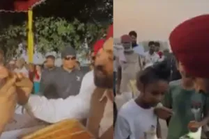 'बॉर्डर 2' की शूटिंग पूरी कर दिलजीत ने बाटें लड़डू, सोशल मीडिया पर पिक्चर शेयर कर कैप्शन में लिखा, Shoot Finish 