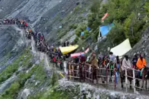 Amarnath Yatra 2025 : बाबा के दर्शन को उमड़े भक्त, यात्रा के लिए तीर्थयात्रियों का एक और जत्था रवाना