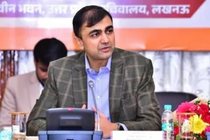लखनऊ में निलंबित IAS अभिषेक प्रकाश पर चार्जशीट : दो संगीन आरोप में यूपी सरकार ने की कार्रवाई