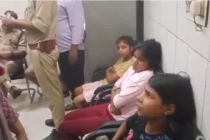 मैनपुरी में फूड पॉइजनिंग से 28 स्कूली बच्चे बीमार, 6 बच्चो की हालत गम्भीर, DM ने अस्पताल में पंहुचकर जाना हाल