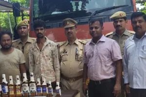 तस्करी कर बिहार जा रही 30 लाख की शराब बरामद, दो गिरफ्तार, गोसाईंगज पुलिस ने किया अंतरराज्यीय गिरोह का पर्दाफाश