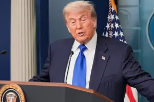 ट्रंप ने BRICS देशों को फिर दी धमकी, कहा- बहुत जल्द देना होगा 10% एक्स्ट्रा टैरिफ