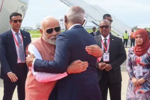 मालदीव में पीएम मोदी का राष्ट्रपति मुइज्जू ने किया शानदार स्वागत, चीन-पाक को लगा तगड़ा झटका