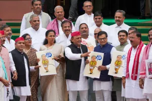 Monsoon Session: सोनिया और कई विपक्षी नेताओं ने SIR के खिलाफ किया प्रदर्शन 