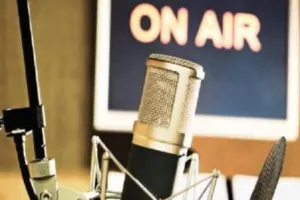 23 जुलाई : मुंबई से नियमित रेडियो प्रसारण की हुई शुरुआत 