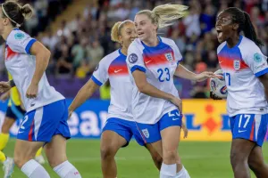 England vs Sweden: इंग्लैंड ने पेनल्टी शूटआउट में मचाया धमाल, स्वीडन को हराकर यूरो 2025 के सेमीफाइनल में बनाया स्थान