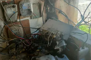 मीटर बदलवाया! अब खुले बिजली के तारों से बच्चों को बचाने की शुरू हुई मुहिम