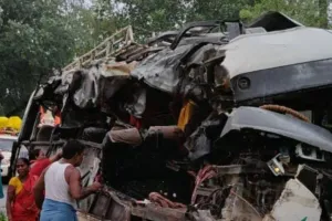 Jharkhand: झारखंड के देवघर में भीषण सड़क हादसा, 18 कांवड़ियों की मौत, कई घायल 