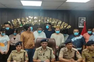 नोएडा: फर्जी कॉल सेंटर का पर्दाफाश, 12 ठग गिरफ्तार, पकड़ा गया सरगना