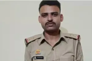 मेरठः फर्जी दरोगा का भांडाफोड़, प्रेमिका से मिलने के लिए रचा था नाटक, असली पुलिस ने भेजा हवालात, जानें कैसे खुली पोल, देखें Video