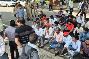 लखनऊ विश्वविद्यालय में छात्रों की जीत: प्रशासन ने वापस लिया फीस वृद्धि और अलोकतांत्रिक फरमान