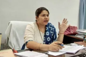 गोंडा-बहराइच समेत कई जिलों के डीएम बदले, प्रियंका निरंजन बनी गोंडा की नई DM 