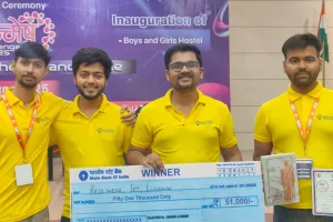 आतंकियों से लड़ने में महारथी होगा AKTU का रोबोट, छात्रों को राज्यपाल आनंदीबेन ने किया पुरस्कृत