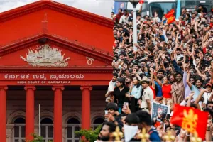Chinnaswamy stampede report: कर्नाटक HC ने लगाई सरकार को फटकार, कहा- चिंता निराधार... कोई राष्ट्रीय सुरक्षा का मुद्दा नहीं, प्रतिवादियों के साथ साझा करें रिपोर्ट