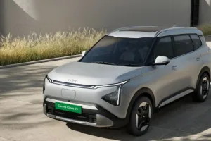 Kia Carens Clavis EV: 39 मिनट में फुल चार्जिंग के साथ मिलेगी 490 किमी की रेंज, किआ ने पेश ‘कैरेंस क्लेविस’ कार, जानें कीमत