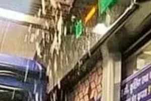 वीआईपी ट्रेन की छत से आया पानी, केबिन की 6 सीटों पर सोए यात्री पूरी तरह भीगे, सिक लाइन में जांच के लिए भेजी  बोगी 