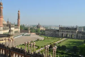 राजधानी के इमामबाड़ा में हुई मजलिस : लोगों ने मनाया मातम, मौलाना बोले-महिला सम्मान के अहसास का नाम है कर्बला