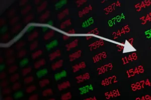 शेयर बाजार में आई गिरावट, सेंसेक्स 690 अंक लुढ़का, इन शेयरों ने कराया बड़ा नुकसान