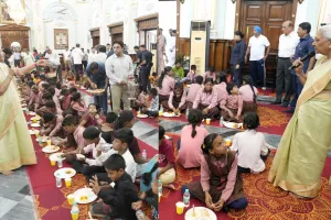 राजभवन उच्च प्राथमिक विद्यालय में बच्चों के लिए आयोजित प्रवेशोत्सव कार्यक्रम में बोलीं राज्यपाल-अपनी प्रतिभा को पहचानें बच्चे 